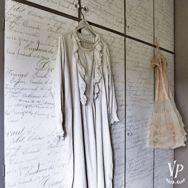 700285 TEKST CREME Wallpaper 1