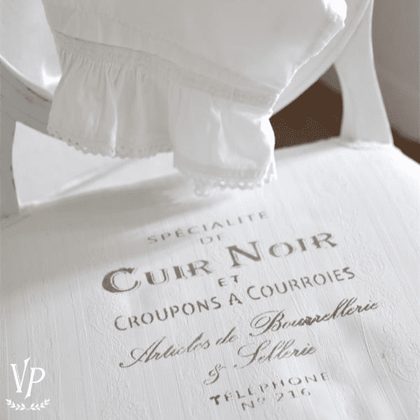 700333 Pochoir Cuir noir 21 x H 20 cm