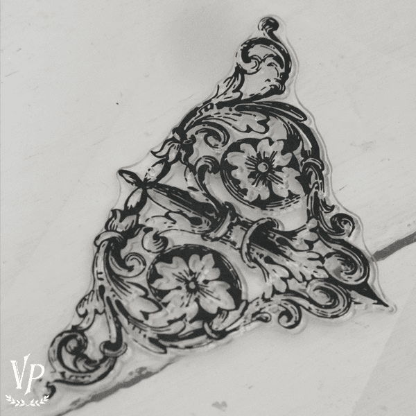 702016 Tampon decoratif Triangle 14 x 13 cm A