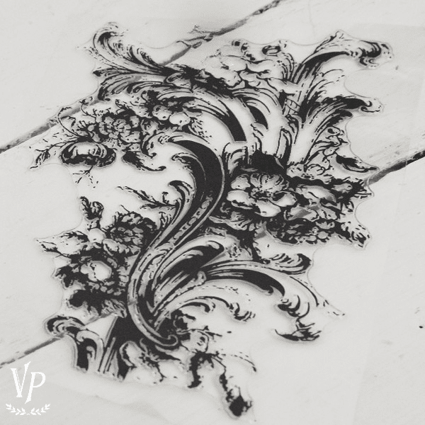 702021 Tampon decoratif Flowers Filigree 25 cm A